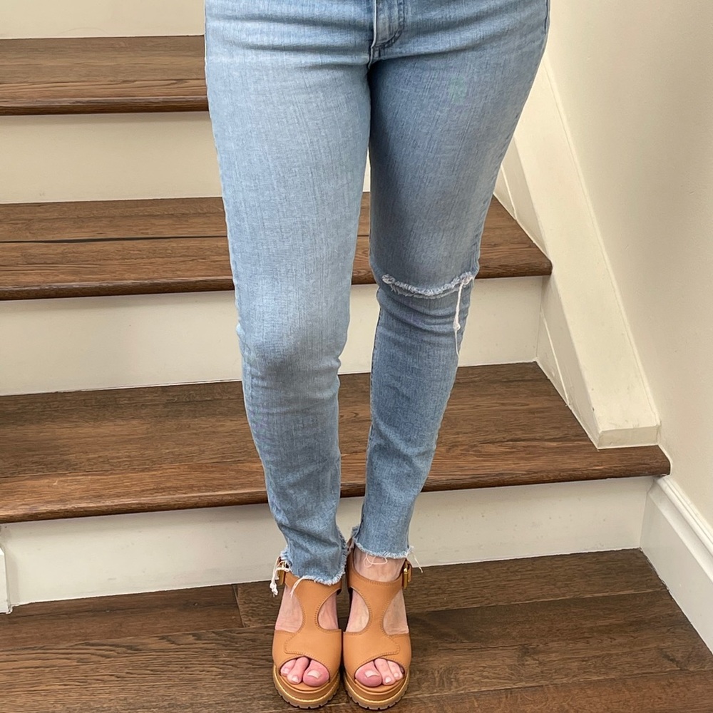 Light wash skinny jeans with fraying at the ankle